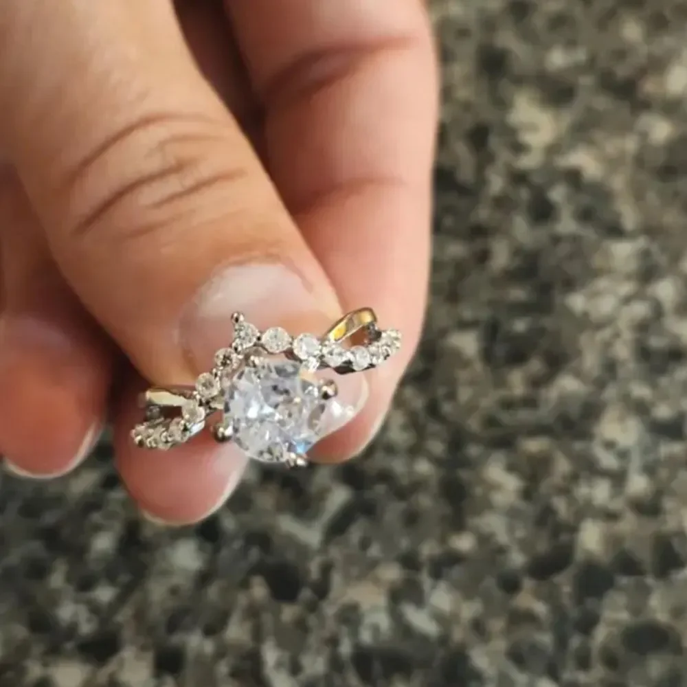 Elegant Simulated Diamonds  exquisitely Designed Women's Wedding Ring